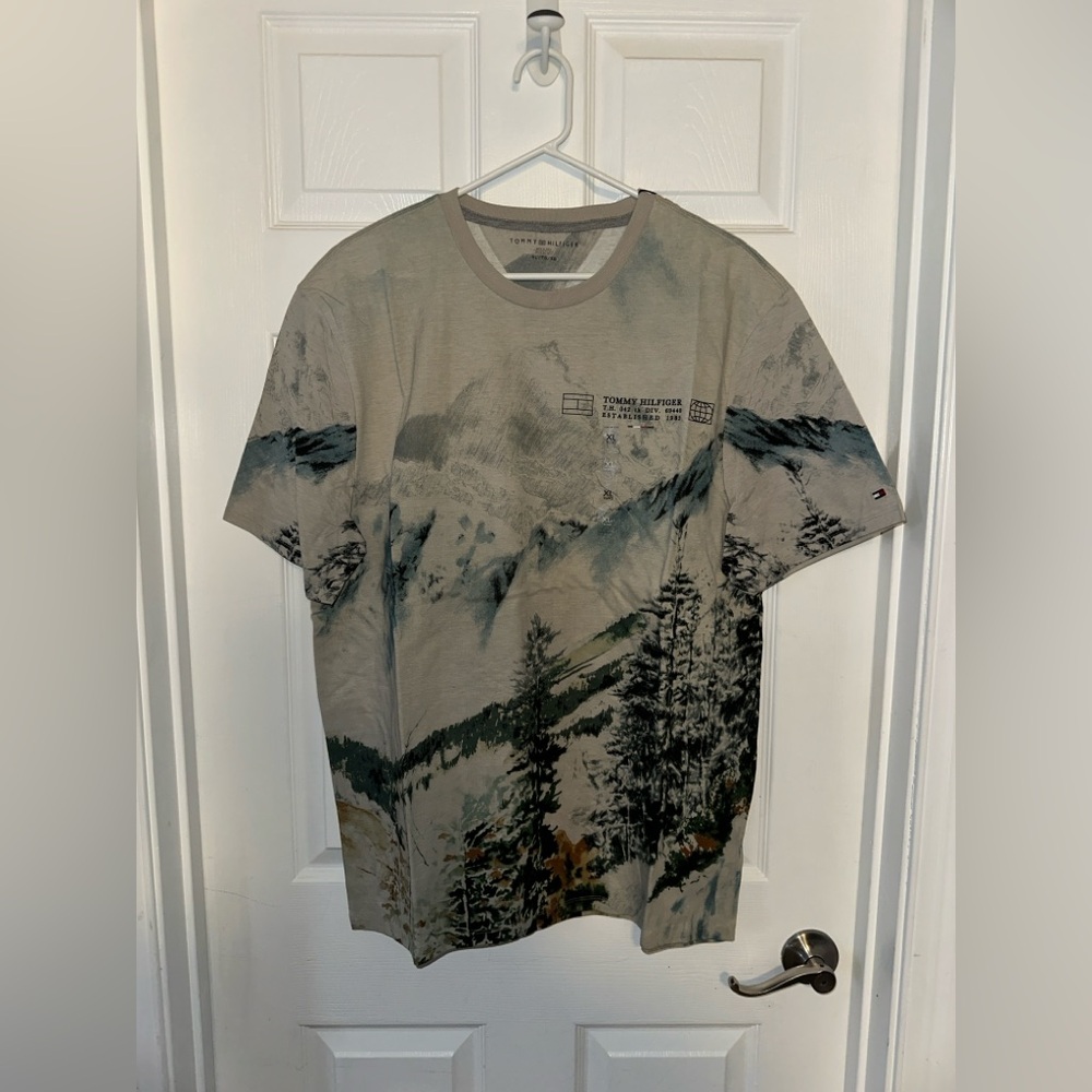Tommy Hilfiger Men's Beige Mountain Print Tee